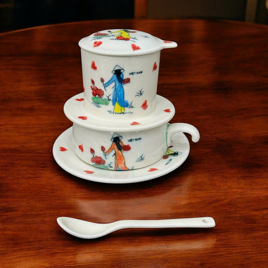PHIN陶器製コーヒーフィルター 蓮の池のほとりで休むアオザイの女性